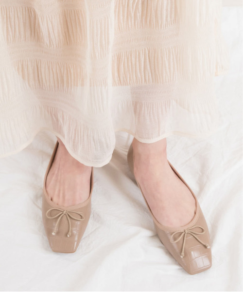 RANDA(ランダ)の「ソフト リボンスクエアトゥフラットパンプス(パンプス・レディース・アイボリー/ゼブラ/グレイッシュベージュ/ブラック/シルバー/イエロー・22.5/24.5/25/25.5/23/23.5/24/22)」の11枚目の写真