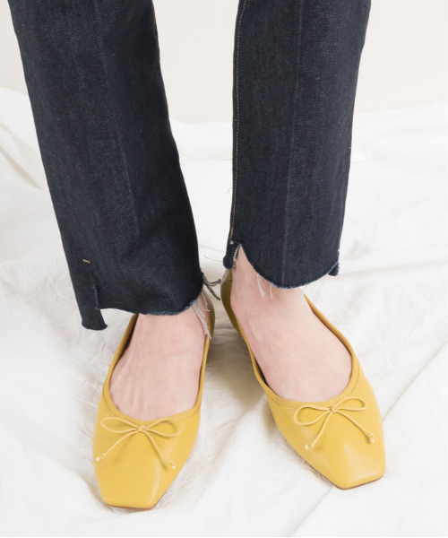 RANDA(ランダ)の「ソフト リボンスクエアトゥフラットパンプス(パンプス・レディース・アイボリー/ゼブラ/グレイッシュベージュ/ブラック/シルバー/イエロー・22.5/24.5/25/25.5/23/23.5/24/22)」の13枚目の写真