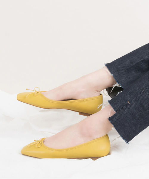 RANDA(ランダ)の「ソフト リボンスクエアトゥフラットパンプス(パンプス・レディース・アイボリー/ゼブラ/グレイッシュベージュ/ブラック/シルバー/イエロー・22.5/24.5/25/25.5/23/23.5/24/22)」の14枚目の写真