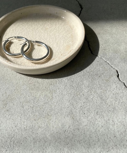 CANAL JEAN（キャナルジーン）の「Pt　ミディアムフープピアス（ピアス（両耳用）・レディース・シルバー/ゴールド・ONE SIZE）」の6枚目の写真