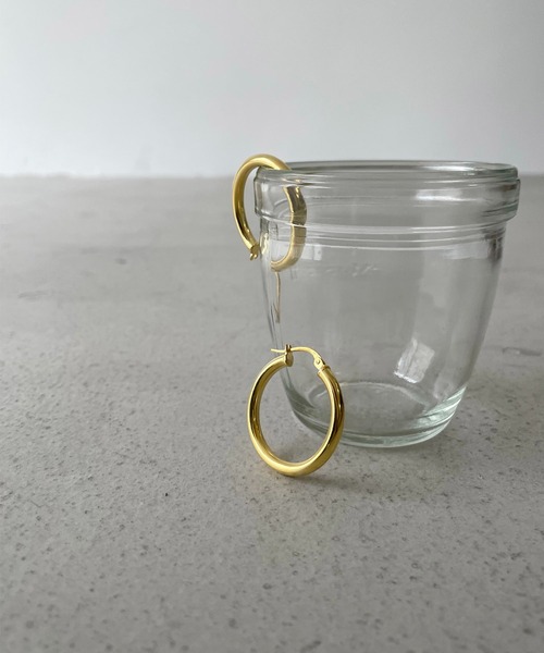 CANAL JEAN（キャナルジーン）の「Pt　ミディアムフープピアス（ピアス（両耳用）・レディース・シルバー/ゴールド・ONE SIZE）」の7枚目の写真