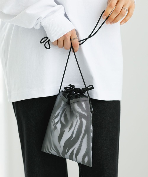 koe（コエ）の「チュールドロストショルダーポーチ（ハンドバッグ・レディース・ブラック/ダークブラウン・FREE）」の2枚目の写真