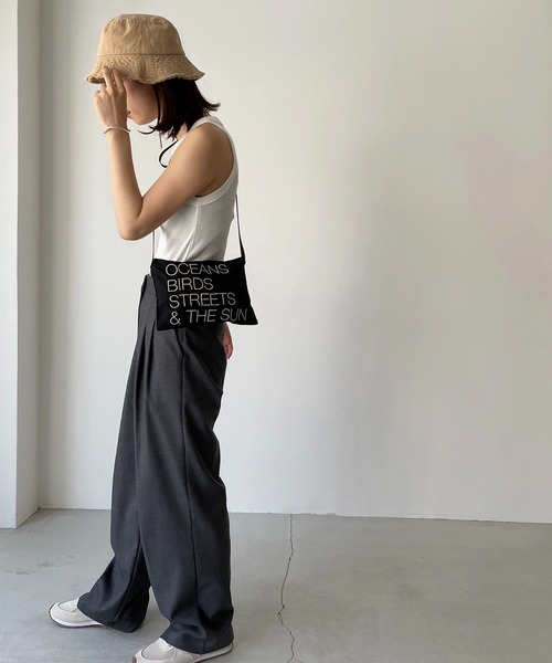 CANAL JEAN（キャナルジーン）の「RED CHOP WORKS(レッドチョップワークス) 刺繍ロゴナイロンサコッシュ（ショルダーバッグ・レディース・ホワイト/カーキ/ブラック・ONE SIZE）」の3枚目の写真