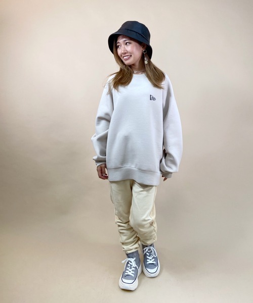 NEW ERA(ニューエラ)の「【ムラサキスポーツ別注】NEW ERA/ニューエラ ビッグシルエット バックプリント撥水トレーナー 12892637(スウェット・レディース・ベージュ・M/L)」の6枚目の写真