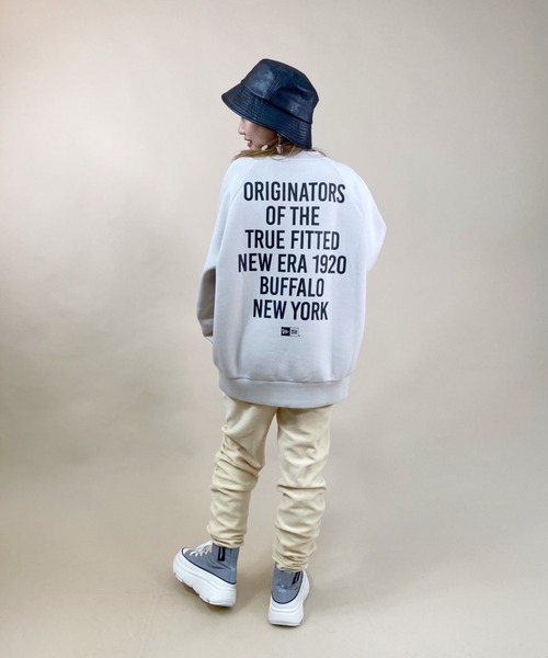 NEW ERA(ニューエラ)の「【ムラサキスポーツ別注】NEW ERA/ニューエラ ビッグシルエット バックプリント撥水トレーナー 12892637(スウェット・レディース・ベージュ・M/L)」の7枚目の写真