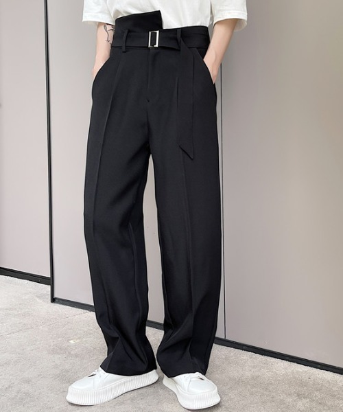 KOR（ケーオーアール）の「ベルト付き アシンメトリーウエスト センタープレススラックス（スラックス・メンズ・ブラック/ブラウン・M/L/XL）」の6枚目の写真