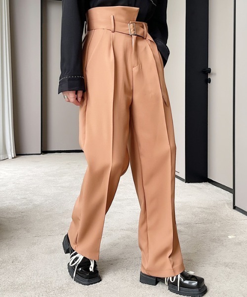 KOR（ケーオーアール）の「ベルト付き アシンメトリーウエスト センタープレススラックス（スラックス・メンズ・ブラック/ブラウン・M/L/XL）」の5枚目の写真