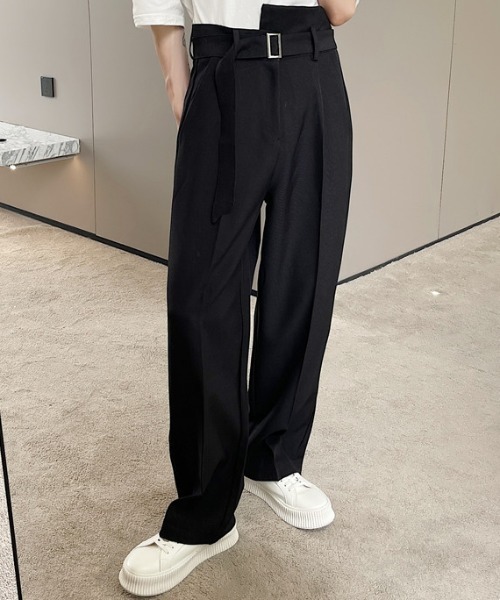 KOR（ケーオーアール）の「ベルト付き アシンメトリーウエスト センタープレススラックス（スラックス・メンズ・ブラック/ブラウン・M/L/XL）」の10枚目の写真