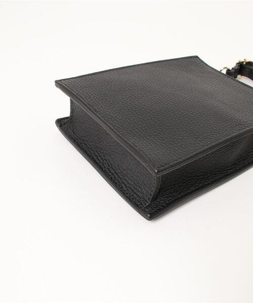 AULENTTI（オウレンティ）の「＃【AULENTTI/オーレンティ】ミニショルダーバッグ（ショルダーバッグ・レディース・ブラック/ブラウン・FREE）」の3枚目の写真