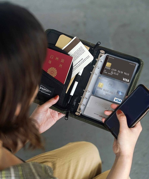 HIGHTIDE（ハイタイド）の「FARM HUT ファームハット トラベリングカード＆パスポート（パスポートケース・レディース・ブラック/ブルー/グリーン・FREE）」の3枚目の写真