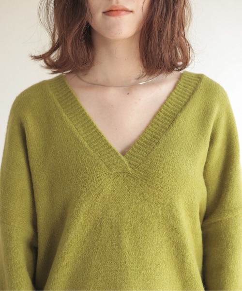 ANGIE(アンジー)の「オーバーサイズ 深Vネックニットプルオーバー(ニット/セーター・レディース・ブラック/レッド/ブルー/グリーン/アイボリー/パープル/ネイビー/ピンク/オレンジ/ライム/杢グレー/ベージュ/ライトイエロー・FREE)」の18枚目の写真