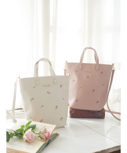 Maison de FLEUR(メゾンドフルール)の「ローズ刺繍2Wayトート Maison de FLEUR(メゾンドフルール)の「ローズ刺繍2Wayトート