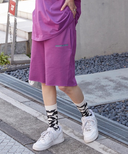 Snap club（スナップクラブ）の「【Snap club】裏毛ワンポイント刺繍ロゴスウェットショーツ（スウェットパンツ・レディース・ブラック/パープル/イエロー/グリーン/ロイヤルブルー/ホワイト系/ライトグレー/ダークオレンジ・FREE）」の7枚目の写真