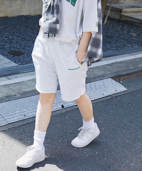 Snap club（スナップクラブ）の「【Snap club】裏毛ワンポイント刺繍ロゴスウェットショーツ（スウェットパンツ・レディース・ブラック/パープル/イエロー/グリーン/ロイヤルブルー/ホワイト系/ライトグレー/ダークオレンジ・FREE）」の4枚目の写真