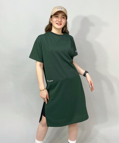 Champion（チャンピオン）の「CHAMPION/チャンピオン  ルーズシルエット/無地ワンポイントロゴTシャツワンピース  CW-V322（ワンピース・レディース・ホワイト/グリーン/ブラック・M/L）」の3枚目の写真