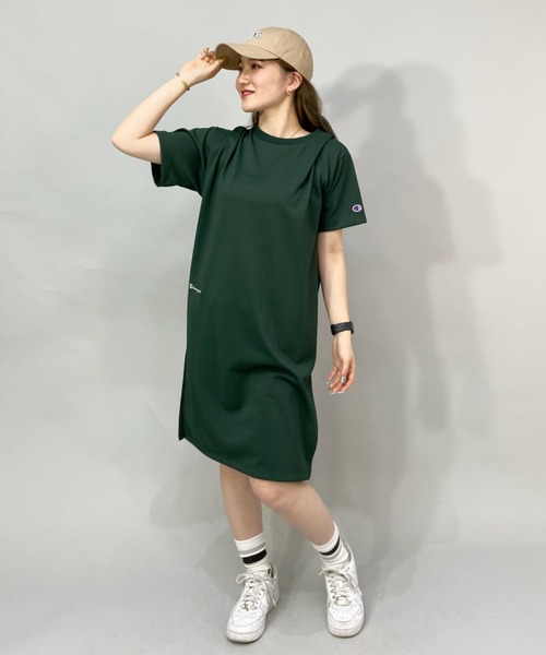 Champion（チャンピオン）の「CHAMPION/チャンピオン  ルーズシルエット/無地ワンポイントロゴTシャツワンピース  CW-V322（ワンピース・レディース・ホワイト/グリーン/ブラック・M/L）」の10枚目の写真