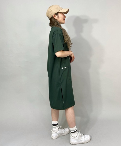 Champion（チャンピオン）の「CHAMPION/チャンピオン  ルーズシルエット/無地ワンポイントロゴTシャツワンピース  CW-V322（ワンピース・レディース・ホワイト/グリーン/ブラック・M/L）」の12枚目の写真