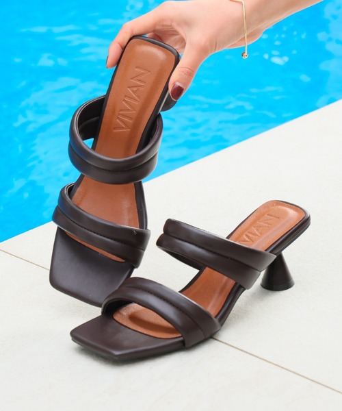 VIVIAN（ヴィヴィアン）の「スクエアトゥパデッドダブルベルトミュールサンダル（サンダル・レディース・ホワイト/グリーン/ベージュ/ブラック/オレンジ/ピンク/グレー系その他7/ブルー/ダークブラウン・L/LL/M/S）」の4枚目の写真