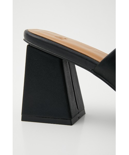 SLY(スライ)の「POINTED TOE COVERED SANDAL ポインテッドトゥ サンダル(サンダル・レディース・ブラック/マルチ・SMALL/MEDIUM/LARGE)」の4枚目の写真