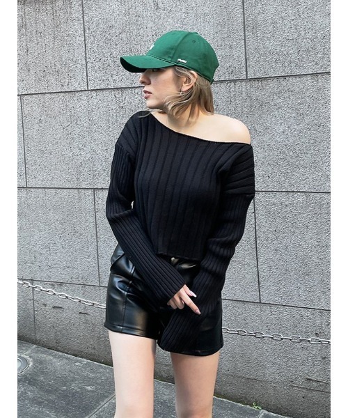 ENVYM(アンビー)の「オフショルワイドリブKNIT(ニット/セーター・レディース・ブルー/ホワイト/ブラック・FREE)」の3枚目の写真