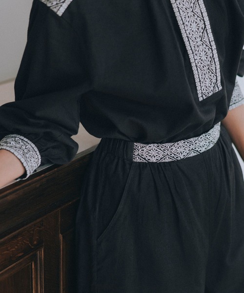 studio CLIP(スタディオクリップ)の「【はなさんコラボ】幾何学柄刺繍パンツ(その他パンツ・レディース・スモーク/ブラウン/グリーン・FREE/TF/PF)」の8枚目の写真