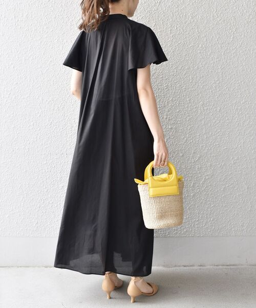 SHIPS(シップス)の「*〈手洗い可能〉コットンローンフレアスリーブピンタックワンピース◆(シャツワンピース・レディース・ブラック/ライトグレー/オリーブ/ネイビー・SMALL/MEDIUM)」の17枚目の写真