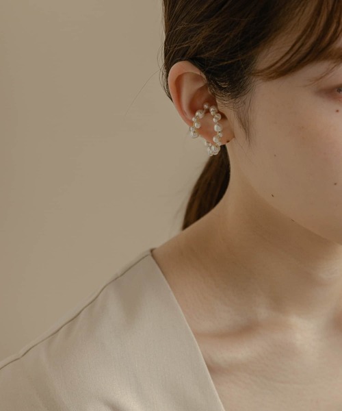 SMELLY(スメリー)の「ランダムパールイヤカフ(イヤーカフ・レディース・アイボリー・-)」の2枚目の写真
