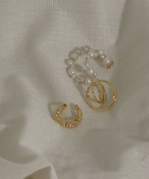 SMELLY(スメリー)の「ランダムパールイヤカフ(イヤーカフ・レディース・アイボリー・-)」の4枚目の写真