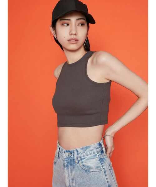 EMODA（エモダ）の「クロップドミニマルタンクトップ（タンクトップ・レディース・イエロー/グレー/ホワイト/ブラック・FREE）」の3枚目の写真