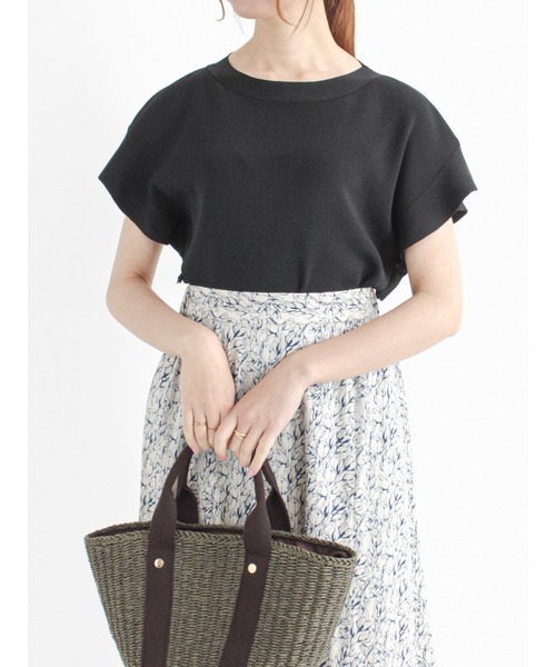 Te chichi(テチチ)の「フレアスリーブニット(ニット/セーター・レディース・ブラック/ブラウン/オフホワイト/グリーン・フリ-)」の3枚目の写真