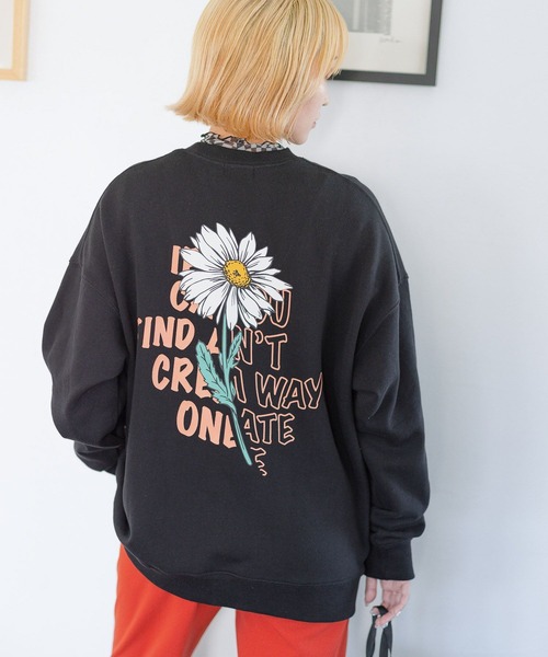 PBLIM（ページボーイリム）の「PAGEBOYLIM/フラワーメッセージスウェット（スウェット・レディース・ブラック/グレー/ブルー/アイボリー/ボルドー/マスタード・MEDIUM/LARGE）」の3枚目の写真