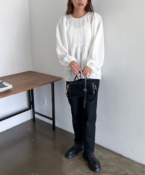 feepur（フェピュール）の「ボリュームスリーブペプラムブラウス（シャツ/ブラウス・レディース・オフホワイト/グリーン/ブラウン/ブラック/ライトグリーン・MEDIUM）」の7枚目の写真