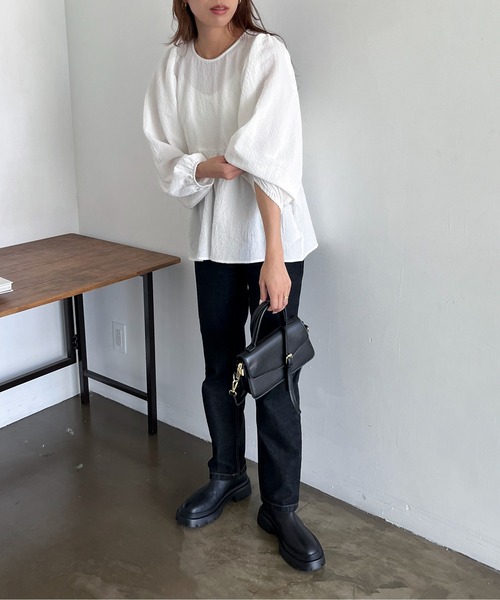 feepur（フェピュール）の「ボリュームスリーブペプラムブラウス（シャツ/ブラウス・レディース・オフホワイト/グリーン/ブラウン/ブラック/ライトグリーン・MEDIUM）」の8枚目の写真