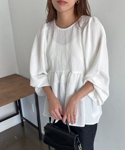 feepur（フェピュール）の「ボリュームスリーブペプラムブラウス（シャツ/ブラウス・レディース・オフホワイト/グリーン/ブラウン/ブラック/ライトグリーン・MEDIUM）」の6枚目の写真