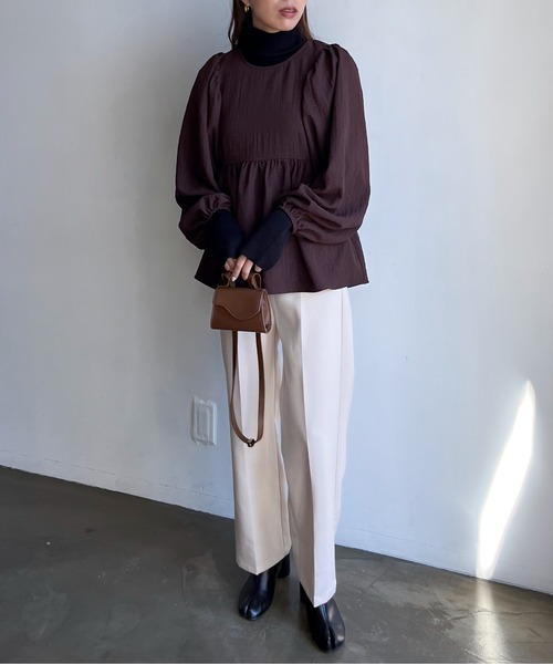 feepur（フェピュール）の「ボリュームスリーブペプラムブラウス（シャツ/ブラウス・レディース・オフホワイト/グリーン/ブラウン/ブラック/ライトグリーン・MEDIUM）」の18枚目の写真