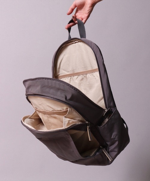 anello(アネロ)の「(LF)【anello】10ポケット デイパック(バックパック/リュック・レディース・ブラック/ネイビー/グレー/グレイッシュベージュ・ONE SIZE)」の13枚目の写真