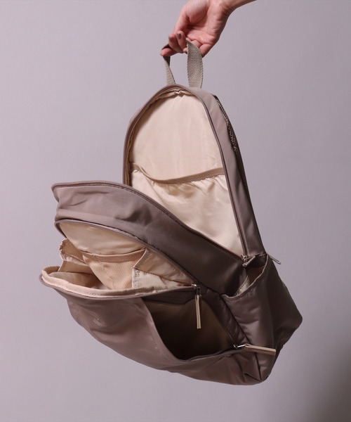 anello(アネロ)の「(LF)【anello】10ポケット デイパック(バックパック/リュック・レディース・ブラック/ネイビー/グレー/グレイッシュベージュ・ONE SIZE)」の10枚目の写真