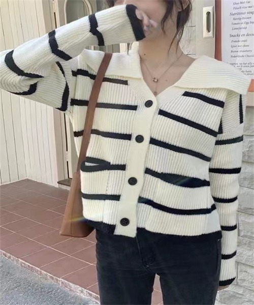 FREE STYLISTS(フリー スタイリスト)の「襟付きボーダー柄ニットカーディガン(カーディガン/ボレロ・レディース・オフホワイト/ブラック・FREE)」の8枚目の写真
