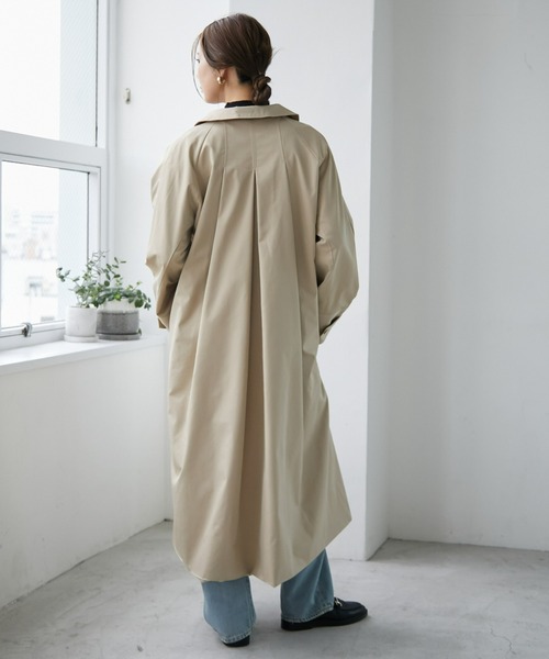 ECRIRE（エクリール）の「【るうコラボ】ツイルステンカラーコート（ステンカラーコート・レディース・ベージュ/ブラック・M/L）」の6枚目の写真