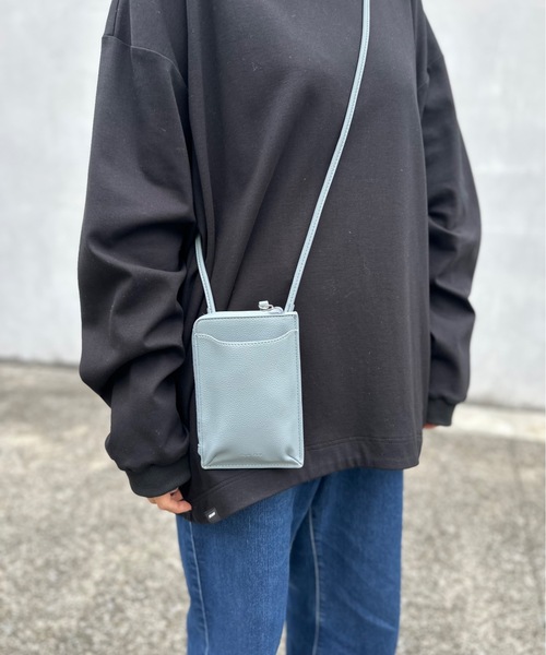 Legato Largo(レガートラルゴ)の「Legato Largo / レガートラルゴ / フルグレインフェイクレザー スマホショルダー / LG-D1161Z(ショルダーバッグ・レディース・グレイッシュベージュ/ライトブルー/ブラック/グレー・ONESIZE)」の6枚目の写真