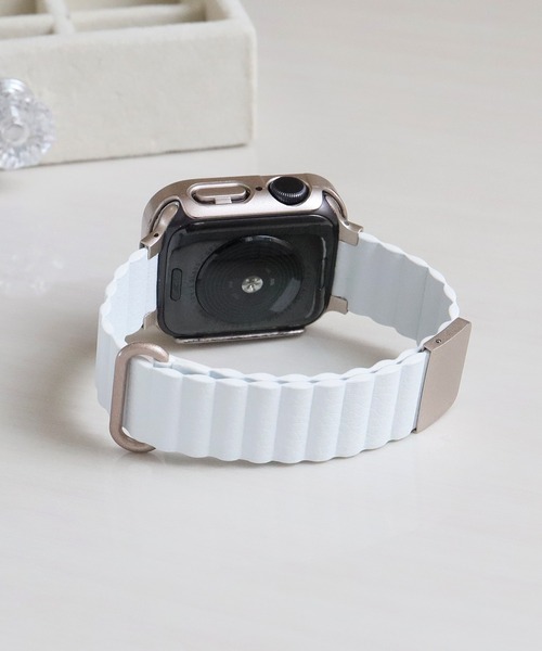 Urban Coral（アーバンコーラル）の「Apple Watch Band / アップルウォッチ バンド くすみカラーマグネットPUレザー / Urban Coral（デジタル腕時計・レディース・ローズ系/ネイビー/オレンジ/ブルー系その他/ベージュ/パープル/ベージュ系その他/ブラウン/レッド/ライトグレー/ホワイト/グレー/ブラック/カーキ/ピンク系その他/ローズ系1/ピンク系その他2/ライトグレー系/ベージュ系/ベージュ系その他2/ブラック系その他/ブラウン系その他/ホワイト系その他・40mm/44mm）」の3枚目の写真