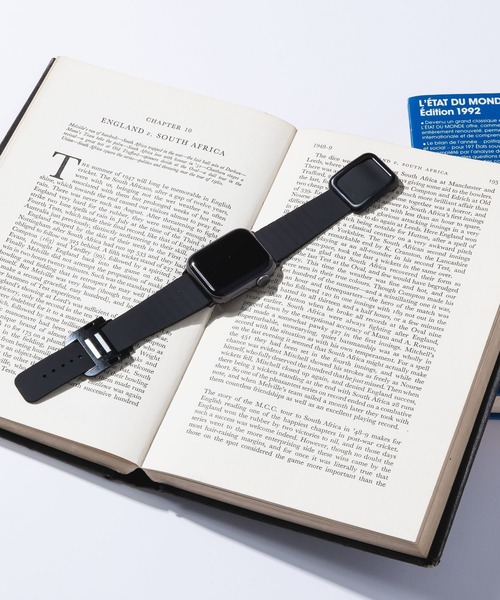 zandy（ズィーアンドワイ）の「【zandy/ズィー・アンド・ワイ】アップルウォッチマグネットシリコンバンド（デジタル腕時計・メンズ・ベージュ/ブラック×シルバー/ホワイト×ピンク/ホワイト×シルバー/ブラック×ピンク/ブラック×ブラック/ベージュ系その他/パープル系その他・SMALL/MEDIUM）」の4枚目の写真