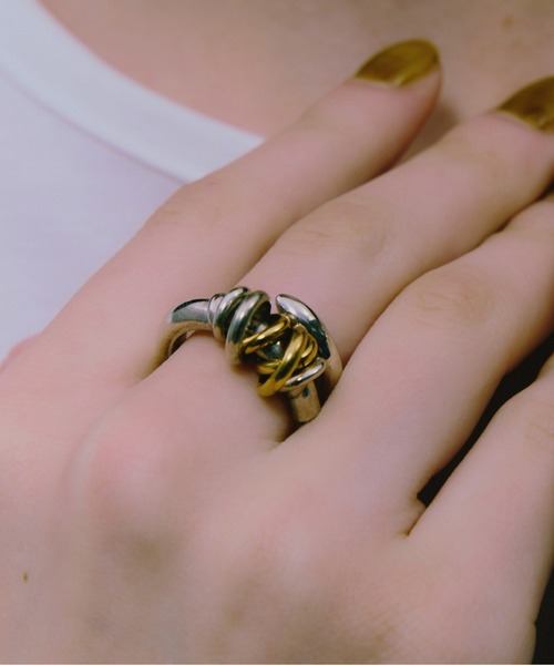 LAPUIS（ラピュイ）の「LAPUIS(ラピュイ)Coil HugリングB（リング・レディース・シルバー/ゴールド/マルチ・11号/9号/13号）」の3枚目の写真