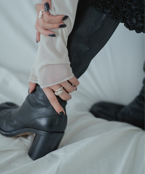 LAPUIS（ラピュイ）の「LAPUIS(ラピュイ)Coil HugリングB（リング・レディース・シルバー/ゴールド/マルチ・11号/9号/13号）」の4枚目の写真