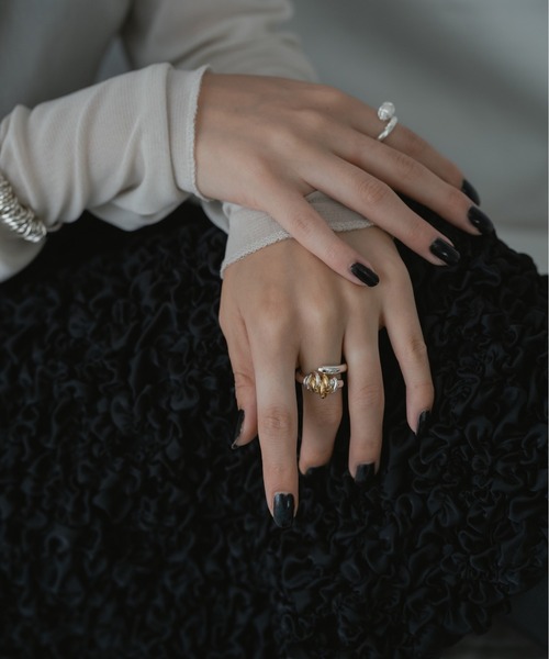 LAPUIS（ラピュイ）の「LAPUIS(ラピュイ)Coil HugリングB（リング・レディース・シルバー/ゴールド/マルチ・11号/9号/13号）」の8枚目の写真