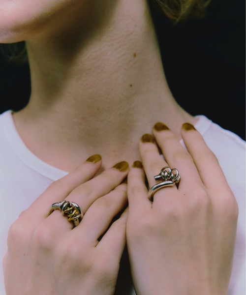 LAPUIS（ラピュイ）の「LAPUIS(ラピュイ)Coil HugリングB（リング・レディース・シルバー/ゴールド/マルチ・11号/9号/13号）」の9枚目の写真