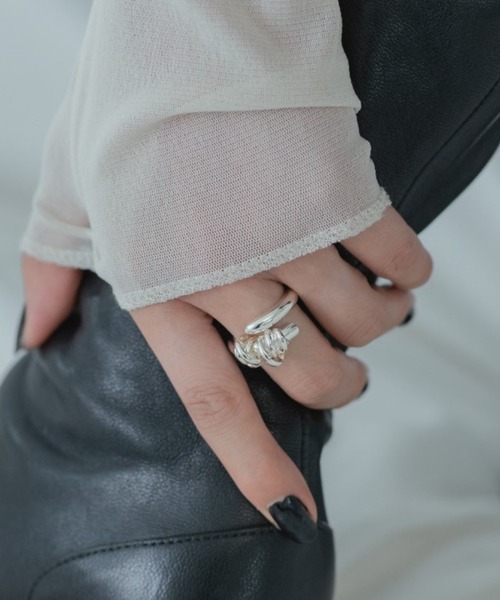 LAPUIS（ラピュイ）の「LAPUIS(ラピュイ)Coil HugリングB（リング・レディース・シルバー/ゴールド/マルチ・11号/9号/13号）」の11枚目の写真