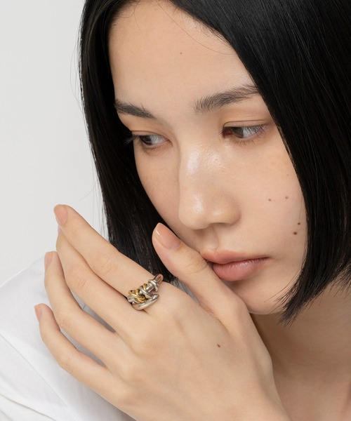 LAPUIS(ラピュイ)の「LAPUIS(ラピュイ)Coil HugリングB(リング・レディース・シルバー/ゴールド/マルチ・11号/9号/13号)」の17枚目の写真