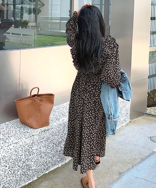 Dalfwin(ダールフィン)の「花柄フリルショルダー小花柄ロングワンピース(ワンピース・レディース・ブラック/グリーン・FREE)」の15枚目の写真
