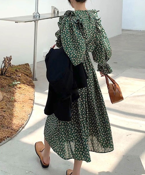 Dalfwin(ダールフィン)の「花柄フリルショルダー小花柄ロングワンピース(ワンピース・レディース・ブラック/グリーン・FREE)」の16枚目の写真